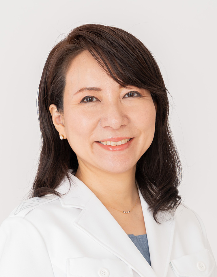 写真：院長 佐治なぎさ